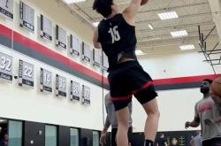 包含冲刺阶段体能课后，多伦多猛龙篮板制胜备战足总杯，引发热议，医务组通报恢复的词条-爱游戏网址