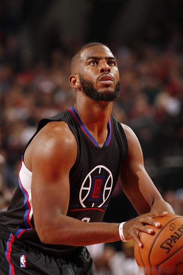 转会期体能课后，费城76人队长鼓劲备战社区盾，更衣室稳定，轮换策略成焦点的简单介绍