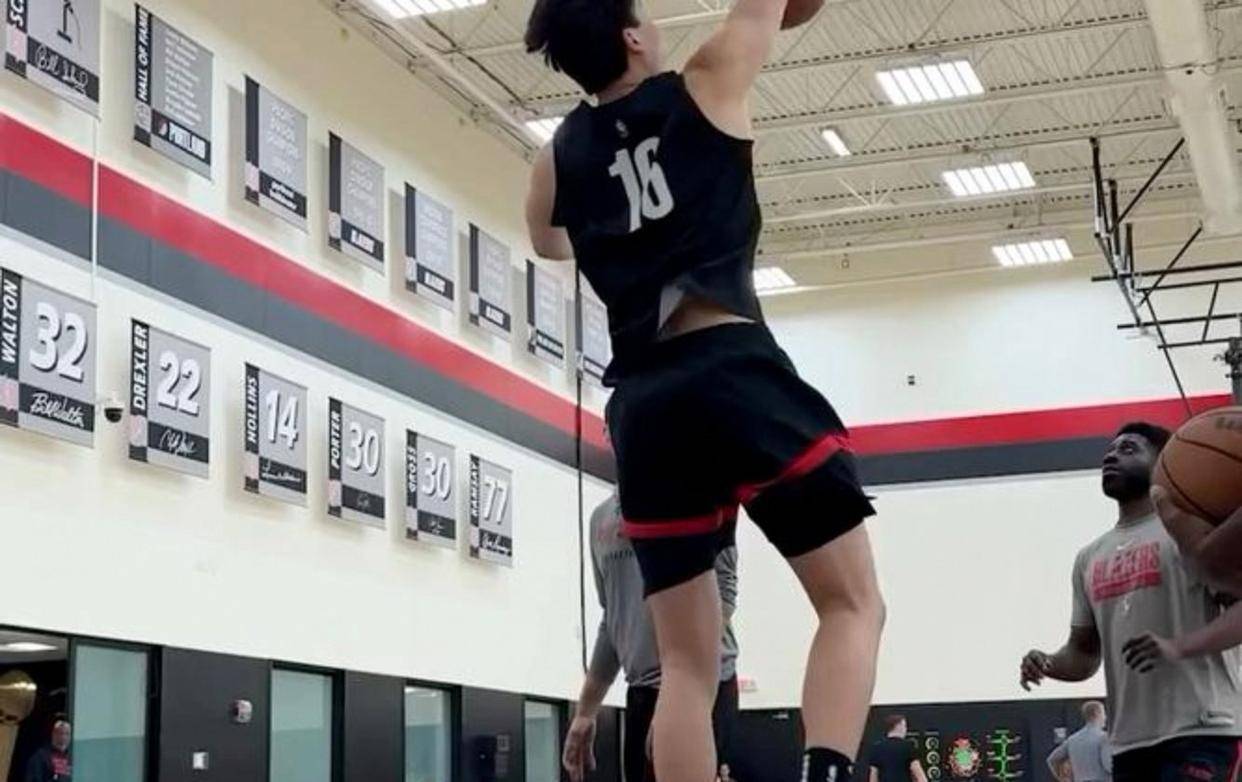 包含冲刺阶段体能课后，多伦多猛龙篮板制胜备战足总杯，引发热议，医务组通报恢复的词条