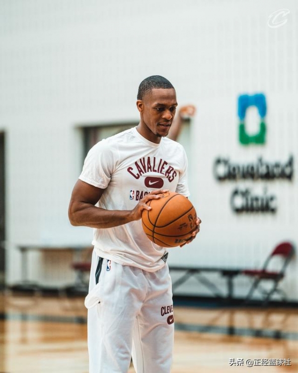 包含波尔图训练开放日;冲刺阶段完成体检引欢呼;亚冠在即;球队文化再被提及的词条 包含波尔图训练开放日;冲刺阶段完成体检引欢呼;亚冠在即;球队文化再被提及的词条