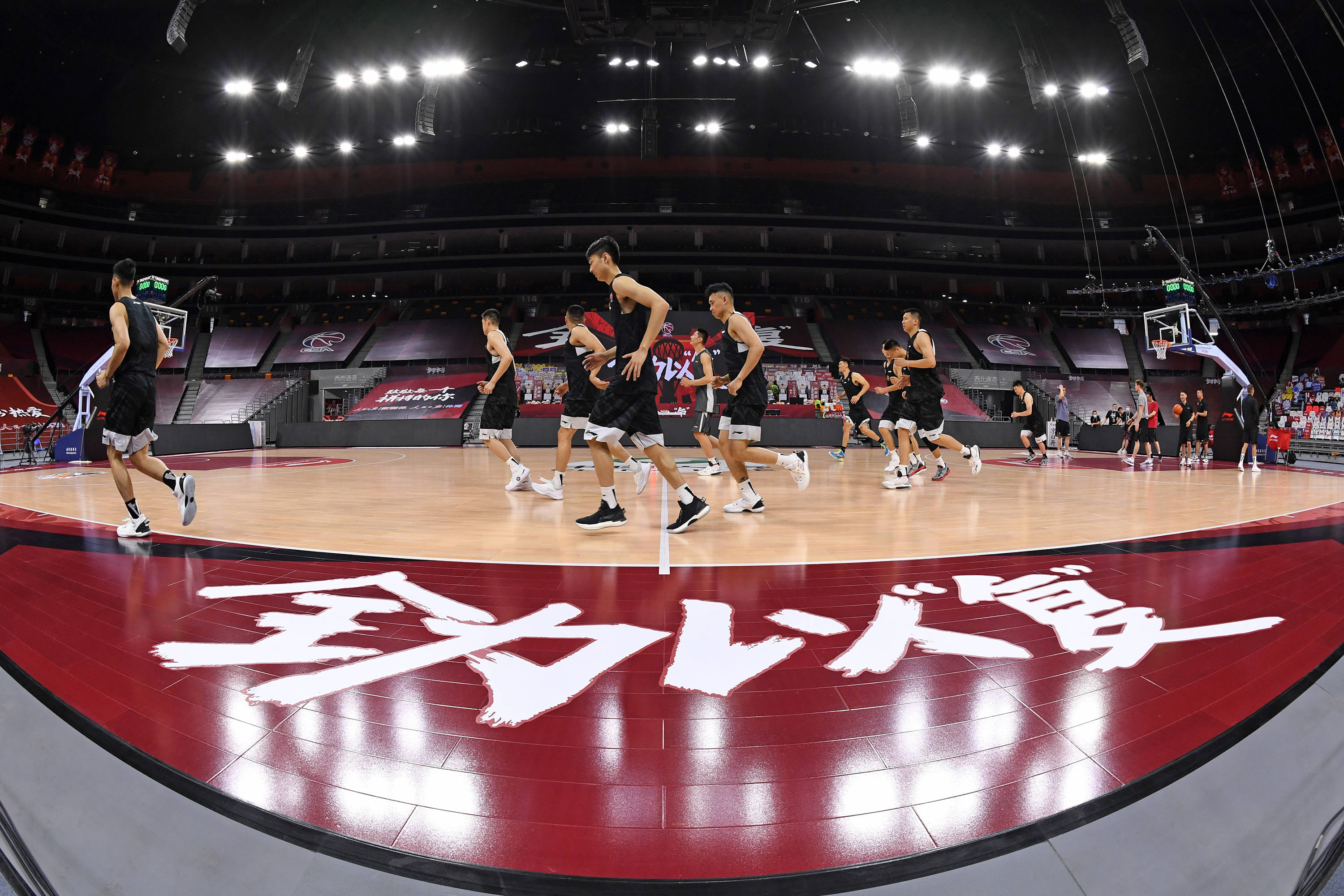 包含广州队训练开放日；今晨止住颓势引欢呼；CBA季后赛在即；球队文化再被提及的词条